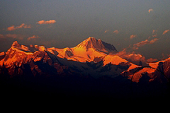 夕日に染まるヒマラヤ山脈