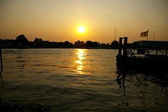 チャオプラヤー川に沈む太陽（バンコク）